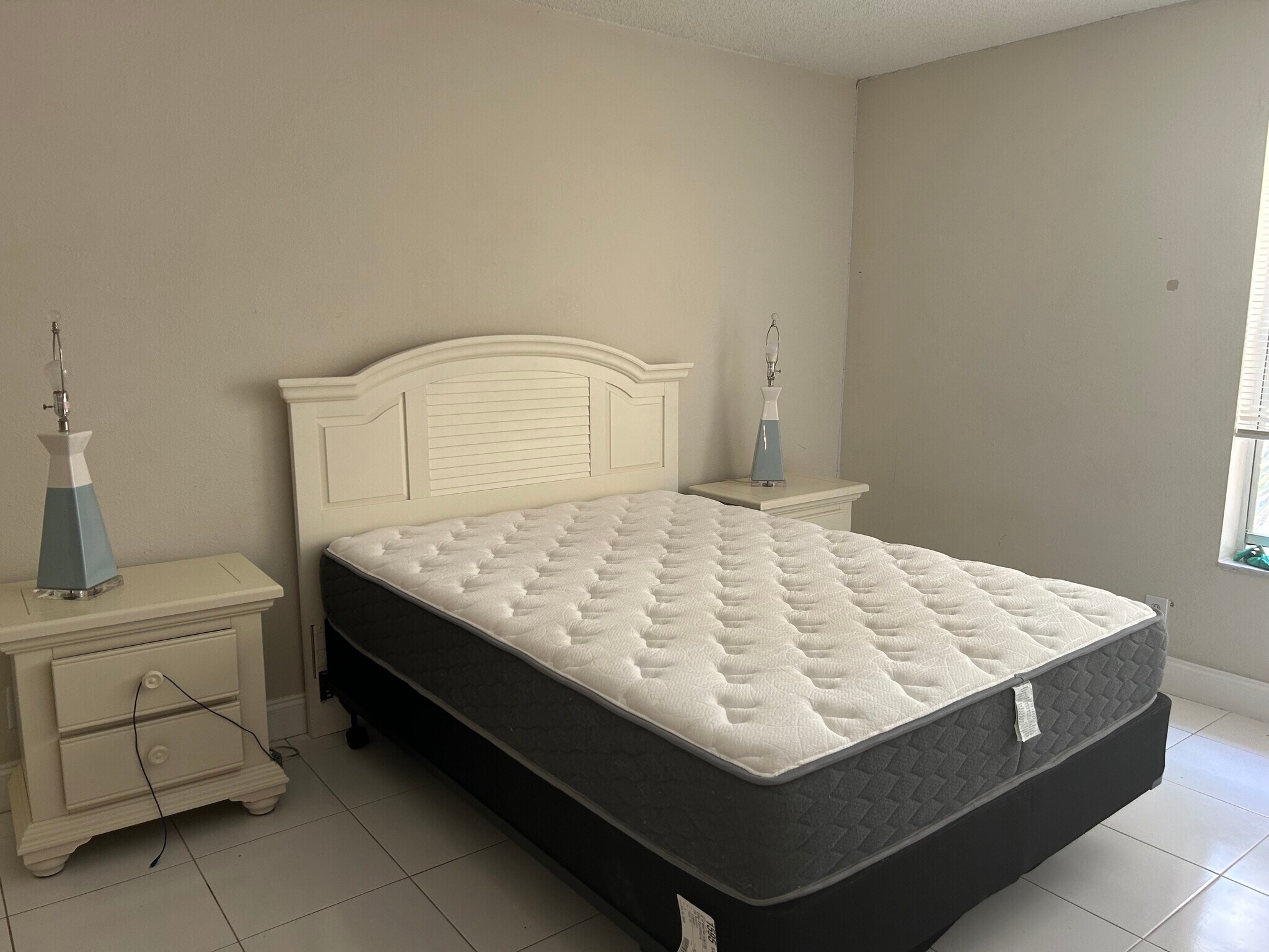 master bedroom with queen bed, 2 NS, and dresser - 470 NW 20th St