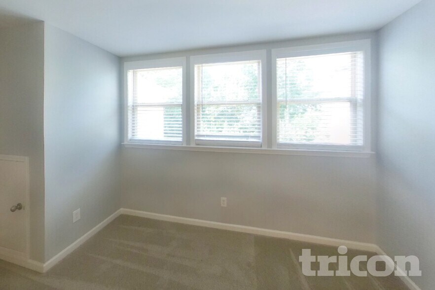 Building Photo - 7457 Mistydawn Dr