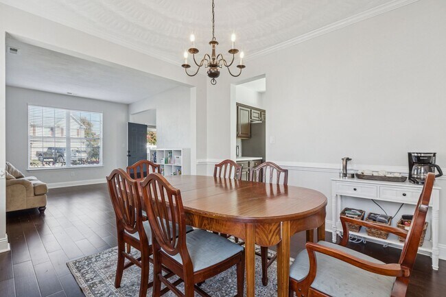 Building Photo - Bright, Clean & Convenient - Perfect 4 Bedroom Home in Chesapeake