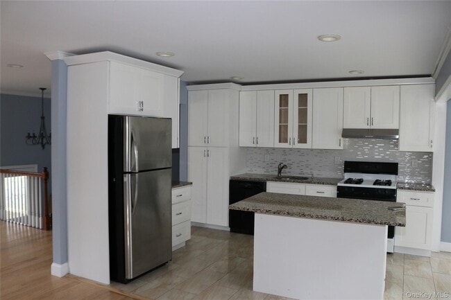 Building Photo - 7 Southpark Dr