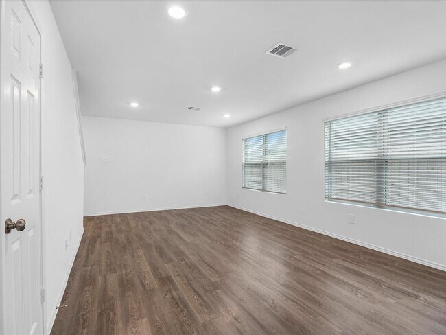 Building Photo - 1202 Silver Fir Ct