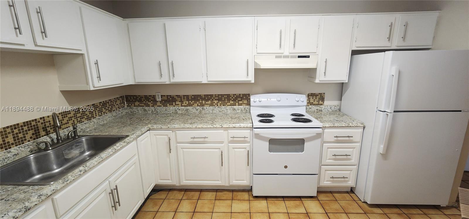 Building Photo - 14850 Naranja Lakes Blvd