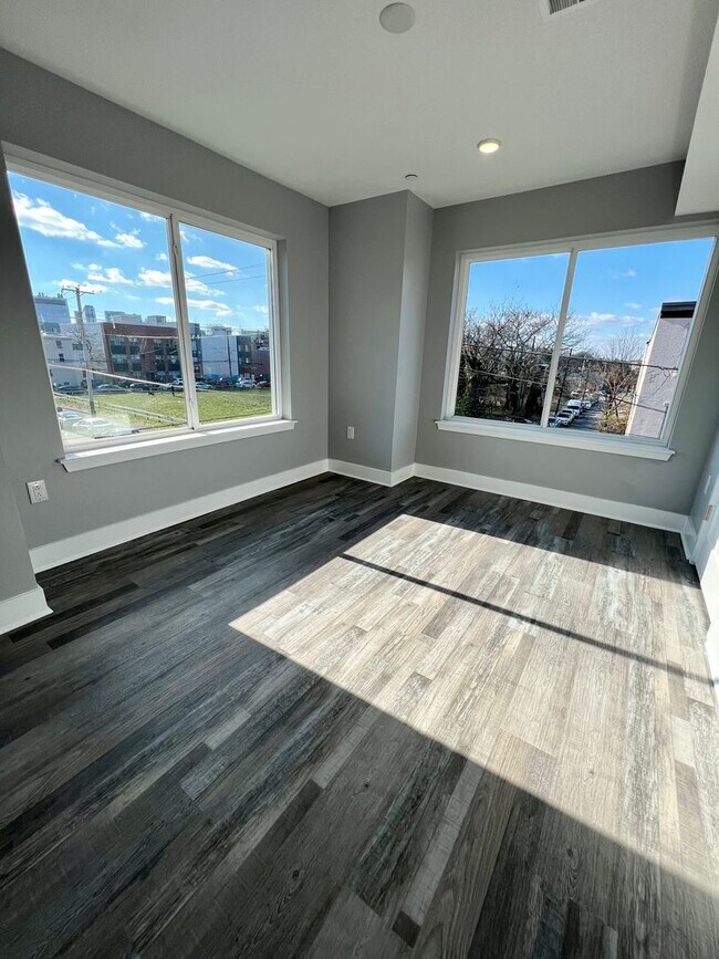 Building Photo - 623 N 36th St