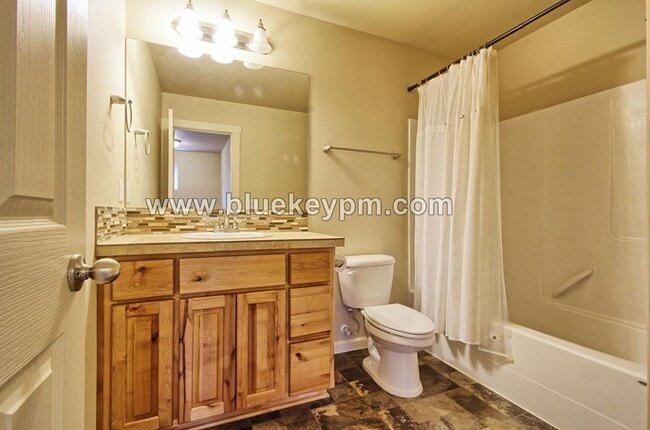 Building Photo - 3 Bed 2.5 Bath Home in Hazel Dell w/ Easy Access to I-5 and SR 500