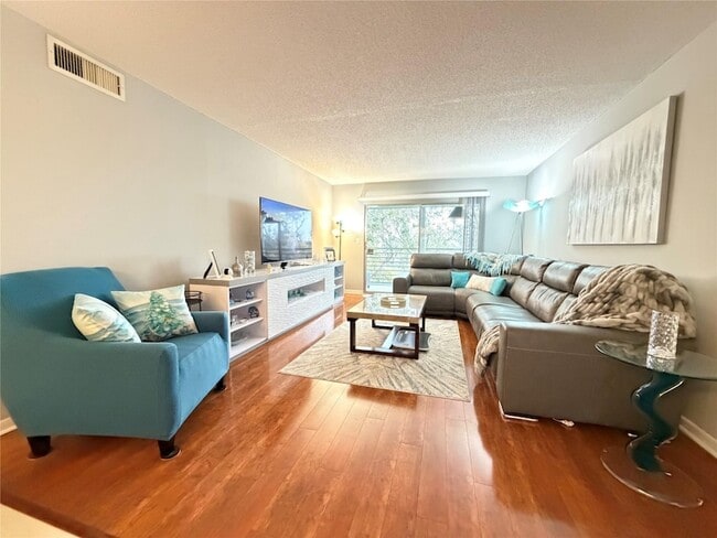 Building Photo - 2304 Lucaya Ln