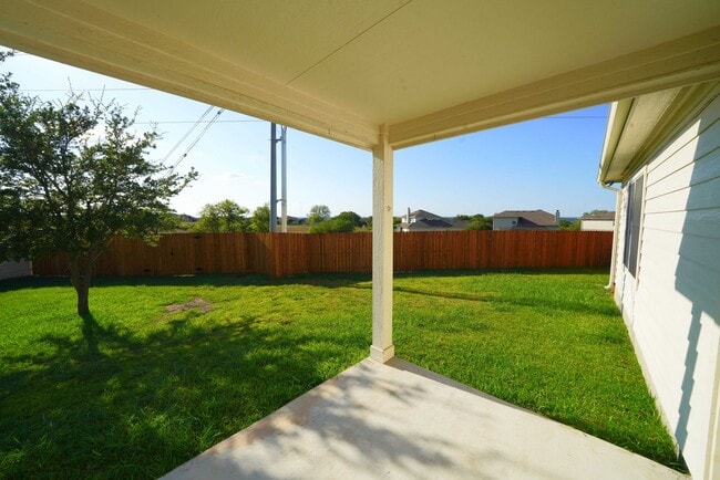Building Photo - Immaculately upgraded and maintained home now available in Cibolo! Realtor Commission: $550