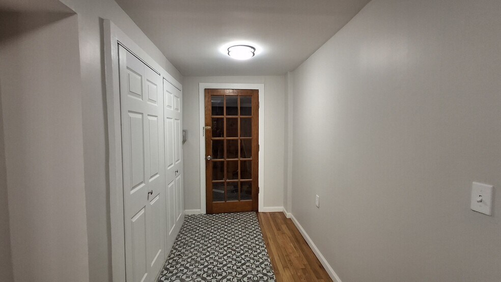 Entryway - 330 Hudson St