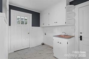 Building Photo - 765 N Church St