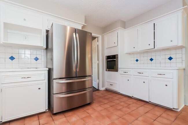 Building Photo - 3823 Glenheather Dr