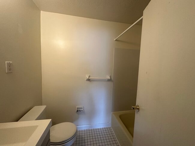 Building Photo - 915 Edgell Rd