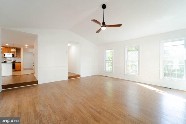 Building Photo - 3244 Titanic Dr