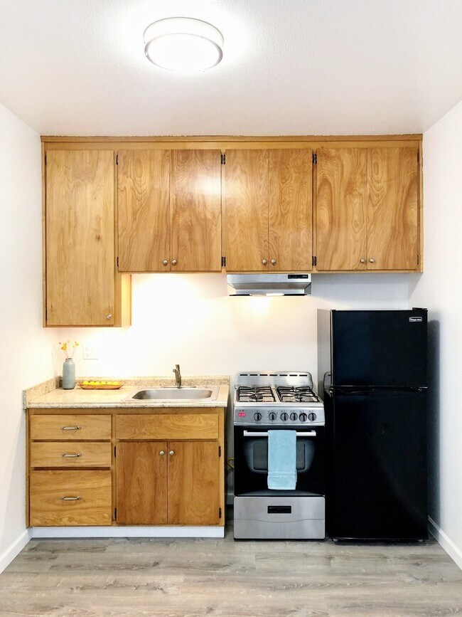 Building Photo - 445 40th St