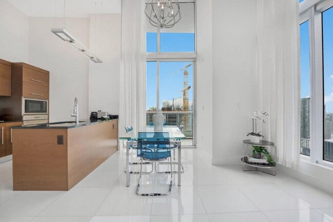 Building Photo - 485 Brickell Ave