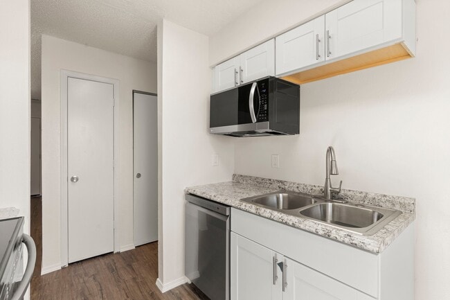 Building Photo - 1730 Arlene Rd SE