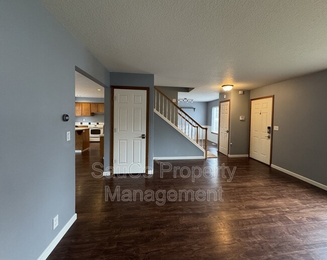 Building Photo - 741 SE Camellia Ct