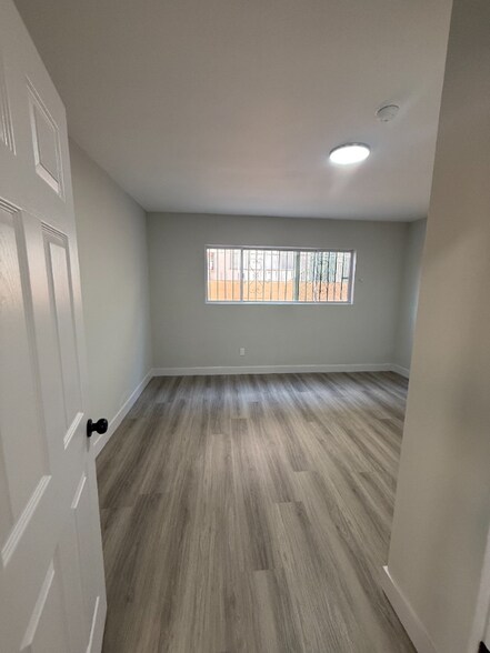 Building Photo - 1443 W 105th St