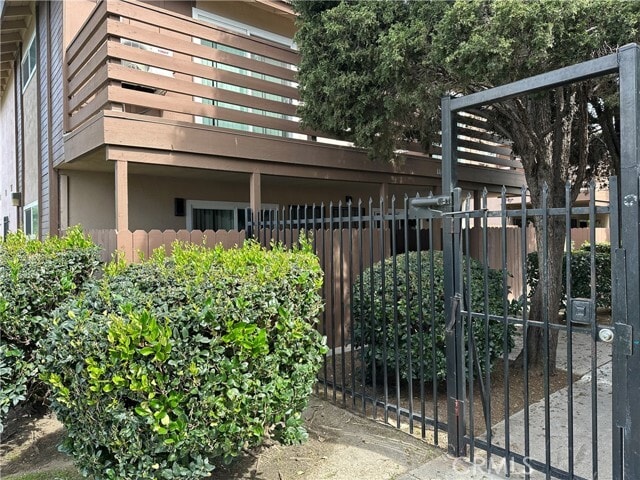 Building Photo - 440 W Orangewood Ave