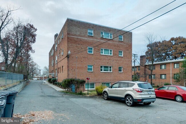 Building Photo - 500 S Courthouse Rd