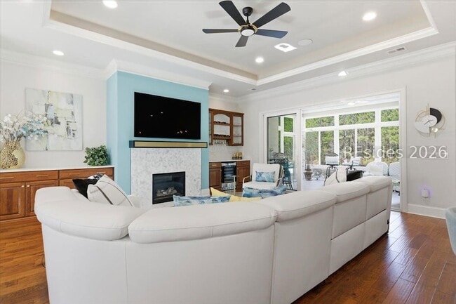 Building Photo - 165 Topside E