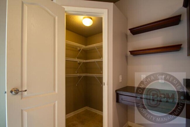 Building Photo - HUGE 3Bd/3Ba House in Bennington, NE!