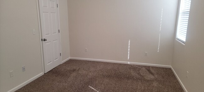Building Photo - Adorable 3 bedroom 2.5 bath Home