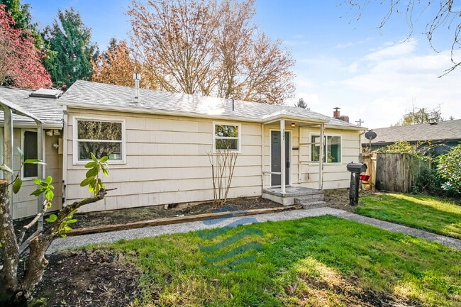 Building Photo - 1307 Elm St