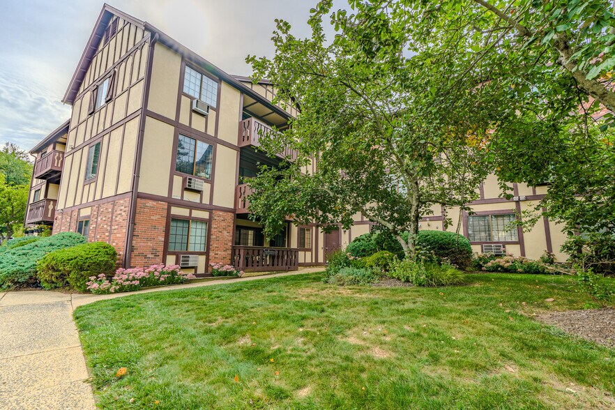 Building Photo - 19E Kensington Rd