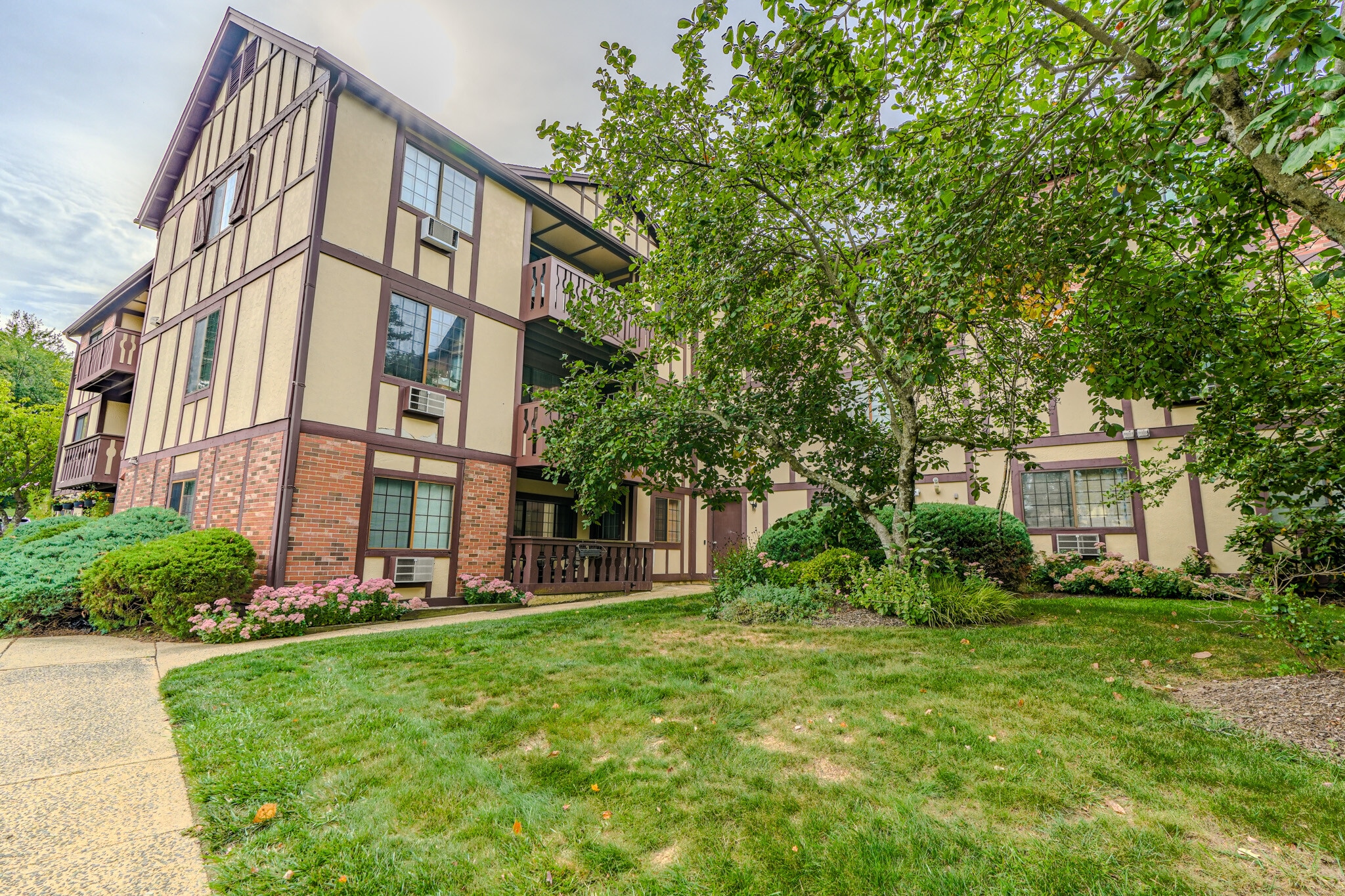 Building Photo - 19E Kensington Rd