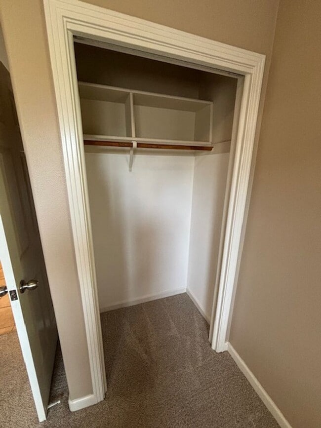 Building Photo - Three bed, two bath unit conveniently located off of Bell Road!