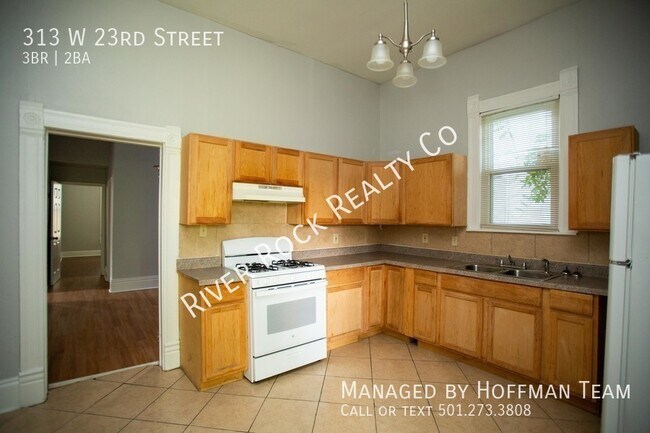 Building Photo - 313 W 23rd St