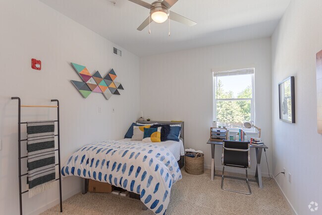 1BR, 1BA - 700 SF - Sterling 5th Street