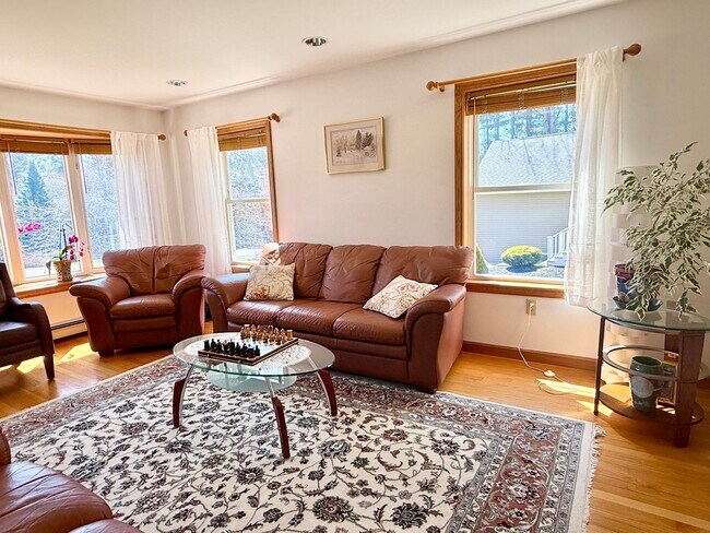 Building Photo - Meticulously Maintained 3BD/2.5BA Home in Quiet Westbrook Neighborhood!