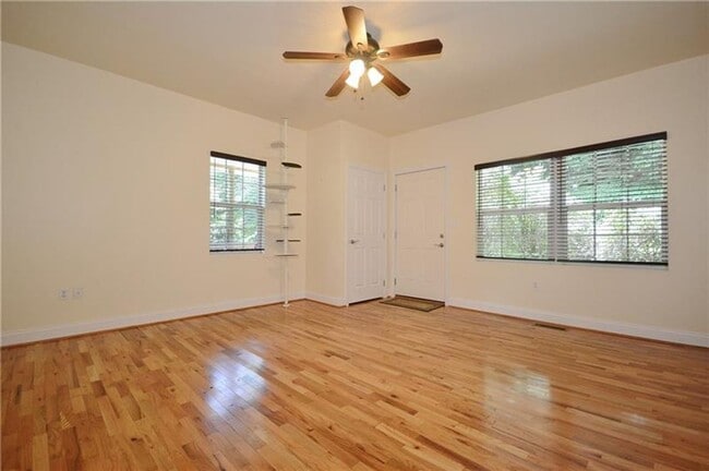Building Photo - Adorable 2 Bed, 1 Bath Home in South Fayette - Covered Porches, Large Yard - Available as early a...