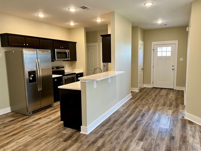 Building Photo - For Rent - 4 Bedroom, 2 Bath, Valley View!