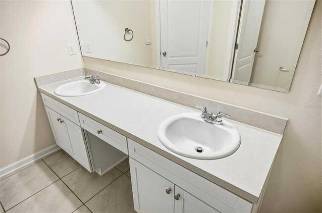 Building Photo - 165 Redbud Rd