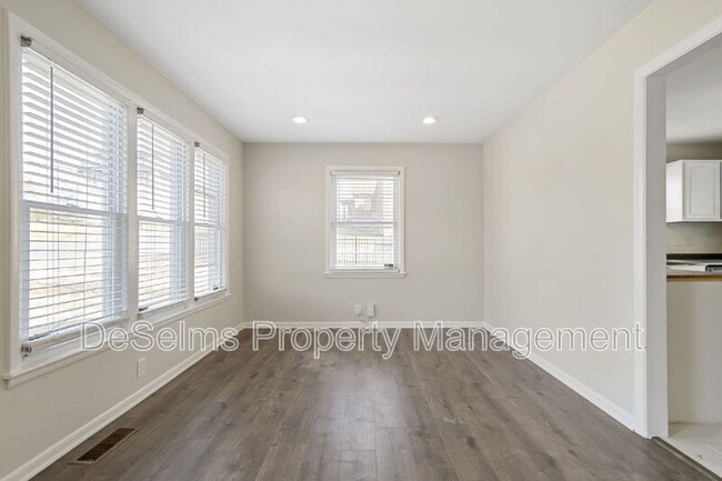 Building Photo - 802 Ramsey St