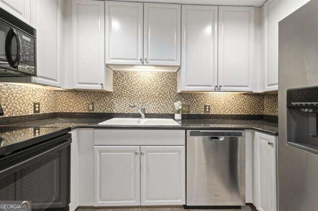 Building Photo - 195 14th St NE