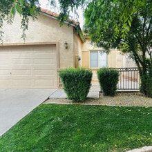 Building Photo - 949 S Racine Ln