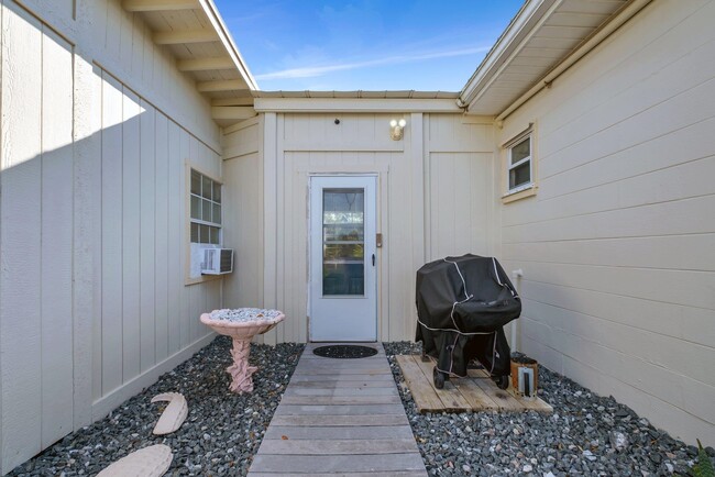Building Photo - 1290 Alligator Dr