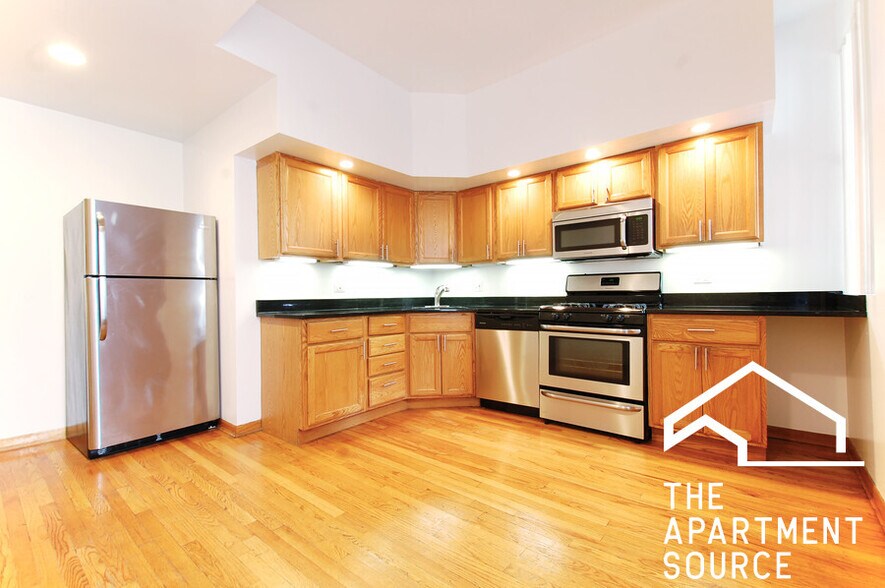 Primary Photo - 2722 N Kimball Ave