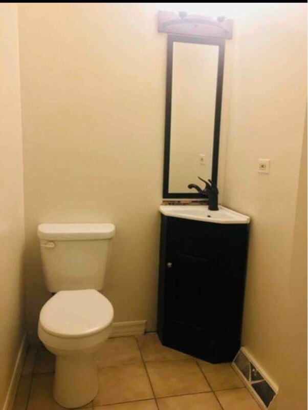 Building Photo - 2258 E 103rd St