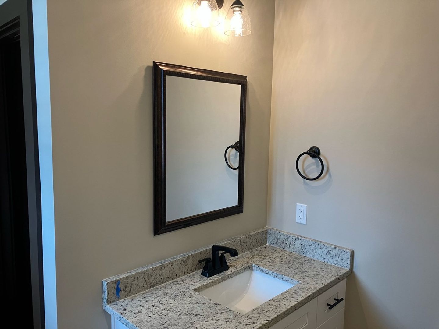 Building Photo - MOVE IN INCENTIVE*** Super Cute 2 Bedroom House in Fox Run Village