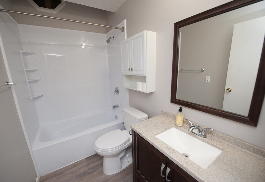 Guest Full Bath - 260 Hogan Rd