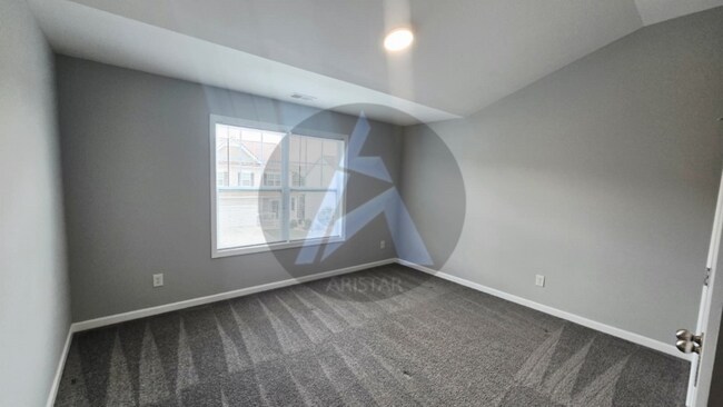 Building Photo - 208 Persian Ivy Way