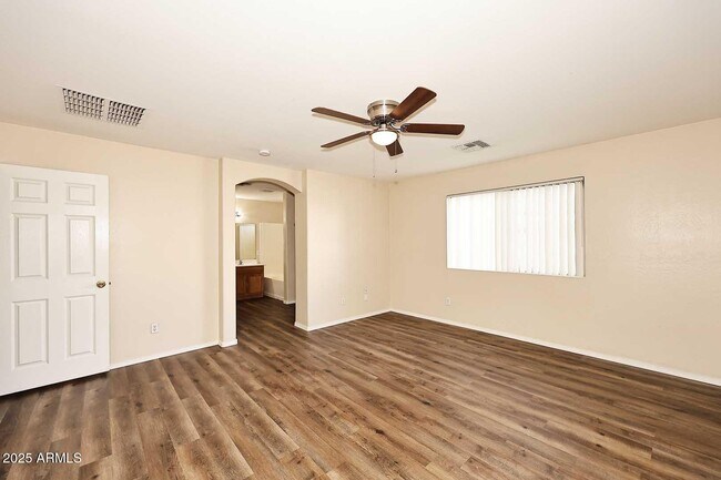 Building Photo - 10532 W Pomo St