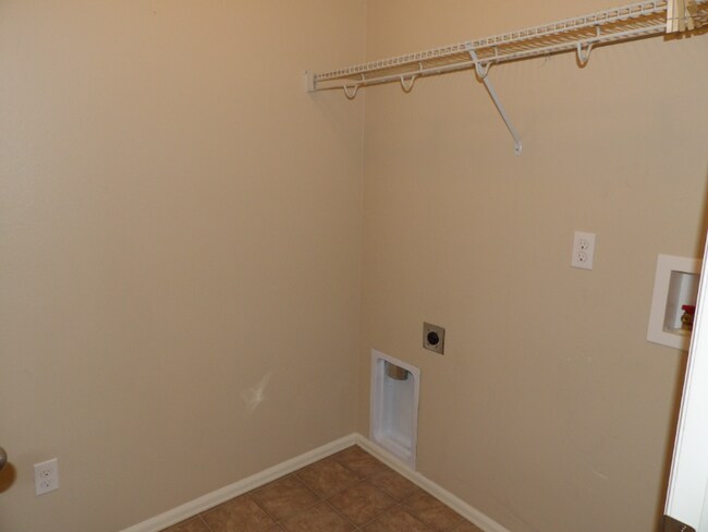 Building Photo - 802 Red Thistle View