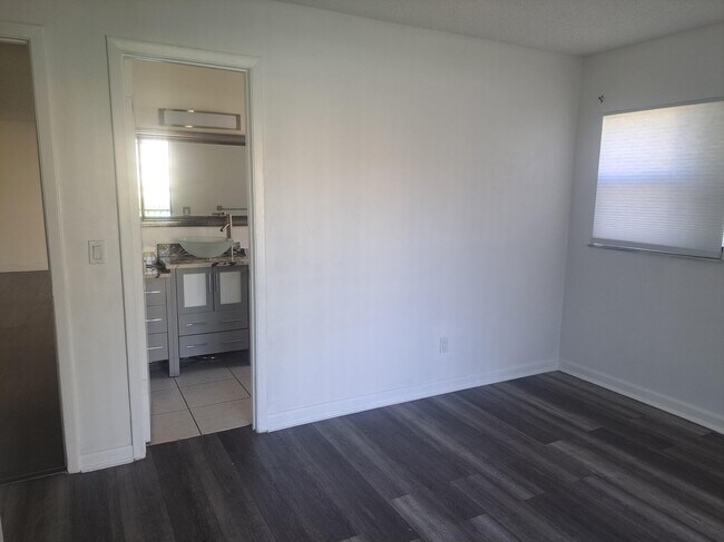 Building Photo - 2050 Oleander Blvd