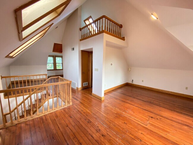 Building Photo - Rare Brick Single Family House On Goodale Park