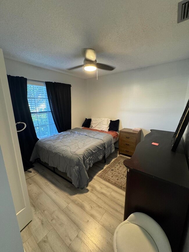 Building Photo - 1371 Thornbank Ln