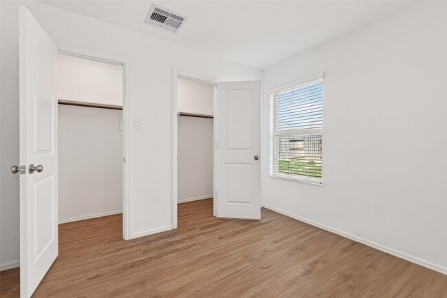 Building Photo - 7642 Terania Mdw Ln